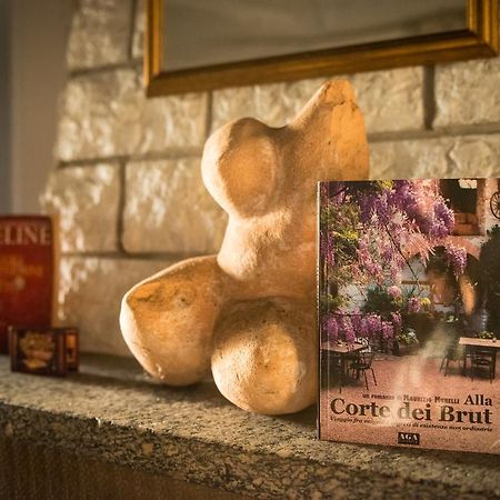 Corte Dei Brut Гавирате Екстериор снимка