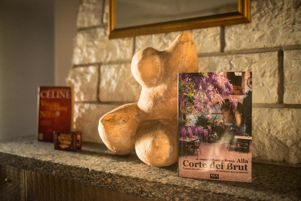 Corte Dei Brut Гавирате Екстериор снимка